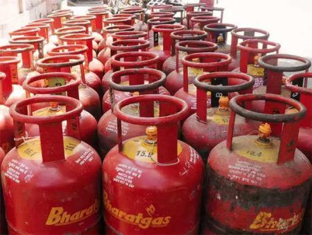 ಮೇ ತಿಂಗಳ ಮೊದಲ ದಿನವೇ ಸಾರ್ವಜನಿಕರಿಗೆ ಗುಡ್ ನ್ಯೂಸ್ : `LPG’ ವಾಣಿಜ್ಯ ಸಿಲಿಂಡರ್ ಬೆಲೆಯಲ್ಲಿ 171 ರೂ. ಇಳಿಕೆ