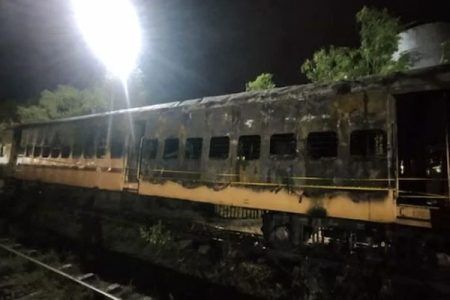 ಕಣ್ಣೂರು: ನಿಂತಿದ್ದ ರೈಲಿನಲ್ಲಿ ಬೆಂಕಿ – ಕಿಡಿಗೇಡಿಗಳ ಕೃತ್ಯದ ಶಂಕೆ