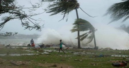 ಕರಾವಳಿಯಲ್ಲಿ ಚಂಡಮಾರುತದ ಭೀತಿ : ಭಾರೀ ಗಾಳಿ-ಮಳೆಯ ಮುನ್ಸೂಚನೆ- ಸಮುದ್ರಕ್ಕಿಳಿಯದಂತೆ ಮೀನುಗಾರರಿಗೆ ಎಚ್ಚರಿಕೆ..!