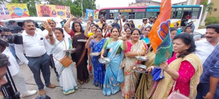 ಜೋಳಿಗೆ ಹಿಡಿದು ಅಕ್ಕಿ ಕೇಳಿದ್ರಲ್ಲ ಶೋಭಕ್ಕ, ಈಗ ಎಲ್ಲಿ ಹೋದ್ರಿ: ಮಮತಾ ಗಟ್ಟಿ