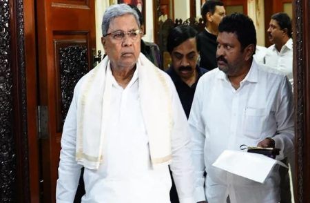 ವಾಸ್ತುದೋಷದಿಂದಾಗಿ 5 ವರ್ಷಗಳಿಂದ ಮುಚ್ಚಿದ್ದ ವಿಧಾನಸೌಧದ ಬಾಗಿಲು ತೆರೆದು ಒಳ ಪ್ರವೇಶಿಸಿದ ಸಿಎಂ