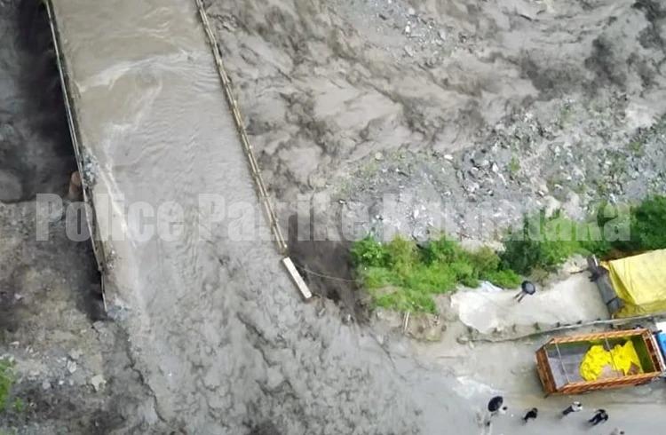 ಹಿಮಾಚಲ ಪ್ರದೇಶದಲ್ಲಿ ಮೇಘಸ್ಫೋಟ; ಪ್ರವಾಹಕ್ಕೆ ಸಿಲುಕಿದ ಪ್ರವಾಸಿಗರು ಸೇರಿ 200 ಕ್ಕೂ ಹೆಚ್ಚು ಜನ