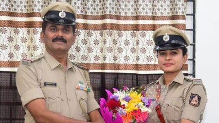 ಅಪ್ಪನಿಂದ ಮಗಳಿಗೆ ಅಧಿಕಾರ ಹಸ್ತಾಂತರ- ರಾಜ್ಯ ಪೊಲೀಸ್ ಇಲಾಖೆಯಲ್ಲಿ ಅಪರೂಪದ ಘಟನೆ