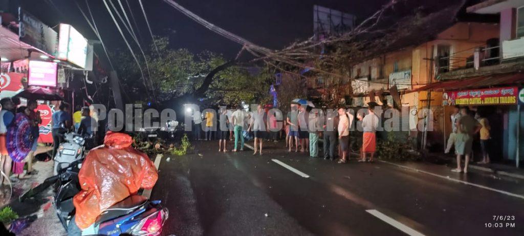 ಕರಾವಳಿ ಜಿಲ್ಲೆಗಳಲ್ಲಿ ಭಾರೀ ಮಳೆ: ವರುಣಾರ್ಭಟಕ್ಕೆ ಮೂವರು ಬಲಿ