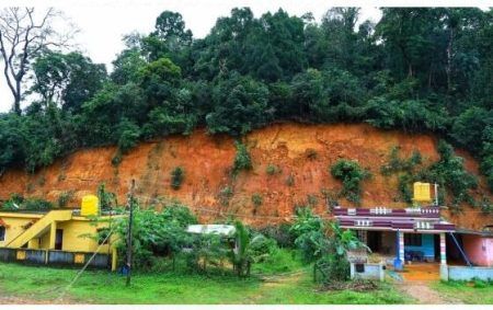 ಸುಬ್ರಹ್ಮಣ್ಣ: ಗುಡ್ಡ ಕುಸಿತ ಭೀತಿ ನೂಚಿಲದ 8 ಕುಟುಂಬಗಳ ಸ್ಥಳಾಂತರ