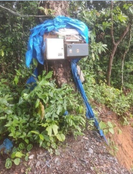 ವಿಟ್ಲ: ಅಪಾಯಕಾರಿಯಲ್ಲಿರುವ ಕೊಳವೆ ಬಾವಿ ವಿದ್ಯುತ್ ಸಂಪರ್ಕದ ತ್ರಿ ಫೇಸ್ ವಿದ್ಯುತ್ ಬೋರ್ಡ್