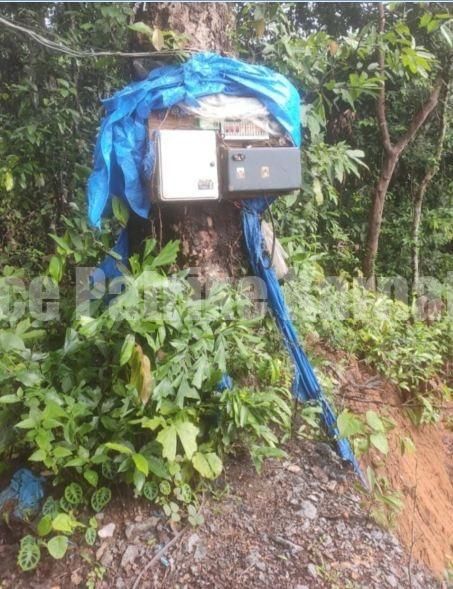 ವಿಟ್ಲ: ಅಪಾಯಕಾರಿಯಲ್ಲಿರುವ ಕೊಳವೆ ಬಾವಿ ವಿದ್ಯುತ್ ಸಂಪರ್ಕದ ತ್ರಿ ಫೇಸ್ ವಿದ್ಯುತ್ ಬೋರ್ಡ್