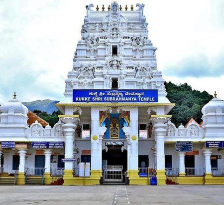 ಇನ್ನು ಮುಂದೆ ದೇವಾಲಯಗಳಲ್ಲಿ ಫೋಟೊ ಕ್ಲಿಕ್ಕಿಸುವುದಕ್ಕೆ ನಿಷೇಧ – ಸರಕಾರದಿಂದ ಆದೇಶ