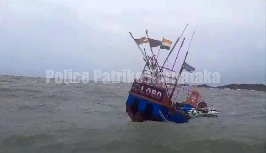 ಮಲ್ಪೆ ಸಮುದ್ರದಲ್ಲಿ ಮುಳುಗುತ್ತಿದ್ದ ದೋಣಿಯಿಂದ ಐವರು ಮೀನುಗಾರರ ರಕ್ಷಣೆ