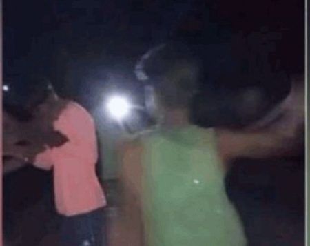 ಇಡೀ ಗ್ರಾಮದ ಕರೆಂಟ್ ಕಟ್ ಮಾಡಿ ಲವ್ವರ್ ಗೆ ಭೇಟಿಯಾಗುತ್ತಿದ್ದ ಯುವತಿ; ಕೈಯ್ಯಾರೆ ಹಿಡಿದು ಇಬ್ಬರಿಗೂ ಮದುವೆ ಮಾಡಿಸಿ ಸಮಸ್ಯೆ ಬಗೆಹರಿಸಿದ ಜನ!