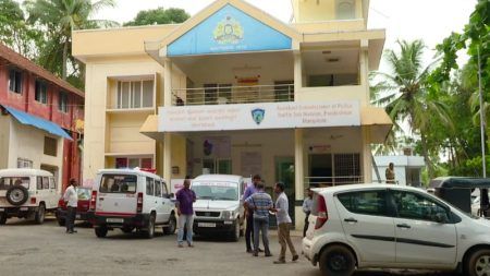 ರಸ್ತೆ ಬದಿ ಬಿದ್ದಿದ್ದ ಯುವಕನನ್ನು ಆರೈಕೆ ಮಾಡಿ-ಮಾನವೀಯತೆ ಮೆರೆದ ಪಾಂಡೇಶ್ವರ ಠಾಣೆ ಪೊಲೀಸರು