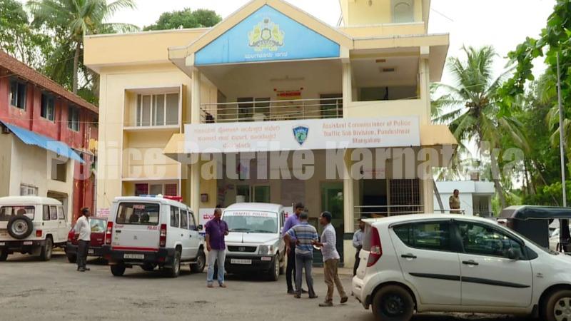 ರಸ್ತೆ ಬದಿ ಬಿದ್ದಿದ್ದ ಯುವಕನನ್ನು ಆರೈಕೆ ಮಾಡಿ-ಮಾನವೀಯತೆ ಮೆರೆದ ಪಾಂಡೇಶ್ವರ ಠಾಣೆ ಪೊಲೀಸರು
