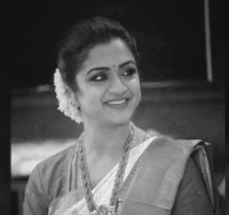 ಇಂದು ರಾತ್ರಿ 11 ಗಂಟೆಗೆ ಸ್ಪಂದನಾ ಪಾರ್ಥೀವ ಶರೀರ ಬೆಂಗಳೂರಿಗೆ -ನಾಳೆ ಅಂತ್ಯ ಸಂಸ್ಕಾರ