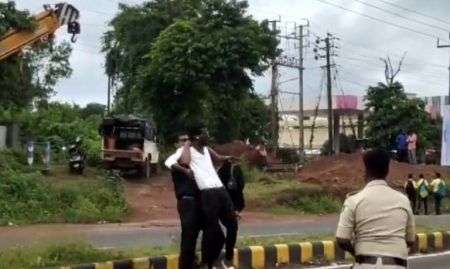 ಮಂಗಳೂರು: ಗಾಂಜಾ ವ್ಯಸನಿಯಿಂದ ಸಾರ್ವಜನಿಕರಿಗೆ ಕಿರಿಕ್ – ಸಿನಿಮೀಯ ಶೈಲಿಯಲ್ಲಿ ಬಂಧನ