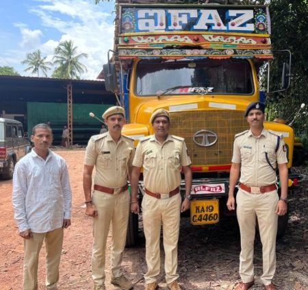 ಬಂಟ್ವಾಳ: ಅಕ್ರಮವಾಗಿ ಮರ ಸಾಗಾಟ ಪತ್ತೆ-ಲಕ್ಷಾಂತರ ಮೌಲ್ಯದ ಮರಮಟ್ಟು ವಶಕ್ಕೆ