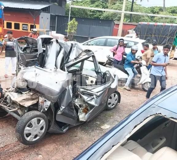 ಉಳ್ಳಾಲ : ನಾಲ್ಕು ವಾಹನಗಳ ಸರಣಿ ಅಪಘಾತ- ಅಪ್ಪಚ್ಚಿಯಾದ ಕಾರು