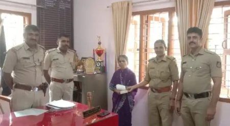 ಅನಾರೋಗ್ಯದಿಂದ ಬಳಲುತ್ತಿದ್ದ ಮಹಿಳೆಯ ಔಷಧೀಯ ಖರ್ಚಿಗಾಗಿ ಧನ ಸಹಾಯ ಮಾಡಿದ ಬಂಟ್ವಾಳ ಪೊಲೀಸರು