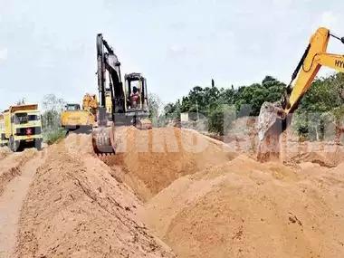 ಕಣ್ಣೂರು ಅಕ್ರಮ ಮರಳು ಅಡ್ಡೆಗೆ ಪೊಲೀಸ್ ದಾಳಿ- 25 ಲಕ್ಷದ ಮರಳು ಸೊತ್ತು ವಶಕ್ಕೆ