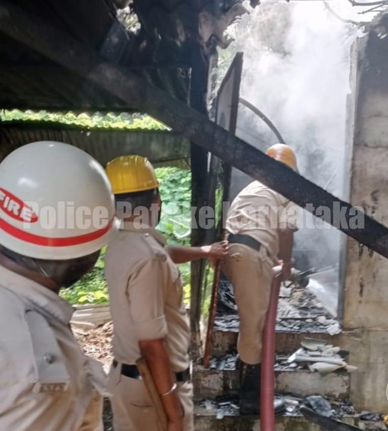 ಕಾರ್ಕಳ: ರಬ್ಬರ್ ಸ್ಮೋಕ್ ಹೌಸ್ ಗೆ ಬೆಂಕಿ..! ಅಪಾರ ನಷ್ಟ