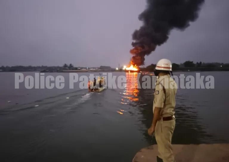 ಮಂಗಳೂರು: ಮೀನುಗಾರಿಕಾ ಬೋಟ್ ಗೆ ಬೆಂಕಿ- ಕೋಟ್ಯಾಂತರ ರೂಪಾಯಿ ನಷ್ಟ