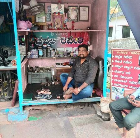 ಕುಂದಾಪುರ: ಚಪ್ಪಲಿ ಹೊಲಿಯುವ ಕಾರ್ಮಿಕನನ್ನು ದೆಹಲಿ ಗಣರಾಜ್ಯೋತ್ಸವಕ್ಕೆ ಆಹ್ವಾನಿಸಿದ ಪ್ರಧಾನಿ ನರೇಂದ್ರ ಮೋದಿ