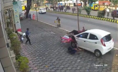 ಮಂಗಳೂರು: ಕಾರ್ ಹಿಟ್ ಅಂಡ್ ರನ್ – ಓರ್ವ ಯುವತಿ ಮೃತ್ಯು ನಾಲ್ವರು ಗಂಭೀರ..!