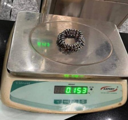 ಮಂಗಳೂರು: ಪುರುಷನ ಬಾಯೊಳಗೆ, ಮಹಿಳೆಯ ಹೇರ್ ಬ್ಯಾಂಡ್ ನಲ್ಲಿ ಬಚ್ಚಿಟ್ಟು ಅಕ್ರಮ ಚಿನ್ನ ಸಾಗಾಟ