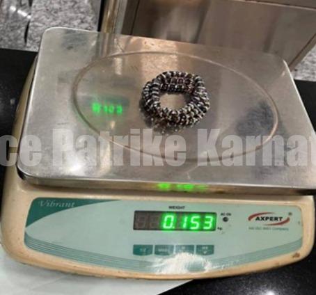 ಮಂಗಳೂರು: ಪುರುಷನ ಬಾಯೊಳಗೆ, ಮಹಿಳೆಯ ಹೇರ್ ಬ್ಯಾಂಡ್ ನಲ್ಲಿ ಬಚ್ಚಿಟ್ಟು ಅಕ್ರಮ ಚಿನ್ನ ಸಾಗಾಟ