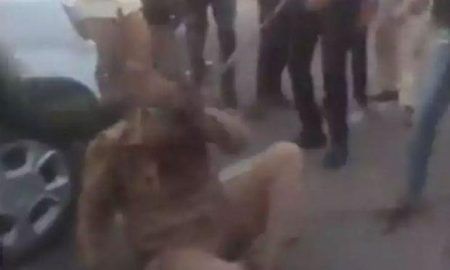 ನಡು ರಸ್ತೆಯಲ್ಲೇ ಸಬ್ ಇನ್ಸ್ ಪೆಕ್ಟರ್ಗೆ ಥಳಿತ- ಹೆದರಿ ಓಡಿದ ಜೊತೆಗಿದ್ದ ಪೊಲೀಸರು