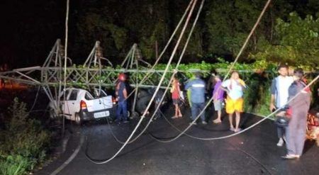 ಬೆಳ್ತಂಗಡಿ: ಕಾರು ಮೇಲೆ ಕುಸಿದು ಬಿದ್ದ ವಿದ್ಯುತ್ ಟವರ್ – ಸಂಪೂರ್ಣ ವಿದ್ಯುತ್ ಸ್ಥಗಿತ