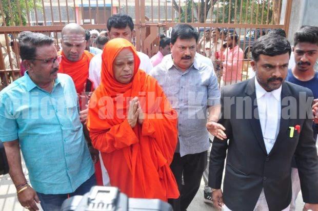 ಚಿತ್ರದುರ್ಗ ಜಿಲ್ಲಾ ಕಾರಾಗೃಹದಿಂದ ಮುರುಘಾಶ್ರೀ ಬಿಡುಗಡೆ.