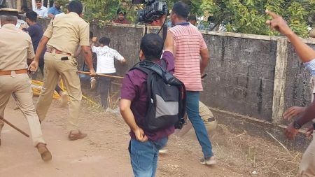 ಉಡುಪಿ ಹತ್ಯಾಕಾಂಡ ಪ್ರಕರಣ : ಮಹಜರು ವೇಳೆ ಆರೋಪಿಯ ಮೇಲೆ ದಾಳಿಗೆ ಯತ್ನ- ಪೊಲೀಸರಿಂದ ಲಾಠಿಚಾರ್ಜ್