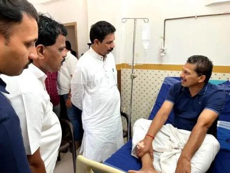 ಪುತ್ತೂರು: ಹಾವು ಕಡಿತಕ್ಕೊಳಗಾದ ಸಂಜೀವ ಮಠಂದೂರು ಆರೋಗ್ಯ ವಿಚಾರಿಸಿದ ನಳಿನ್ ಕುಮಾರ್ ಕಟೀಲ್