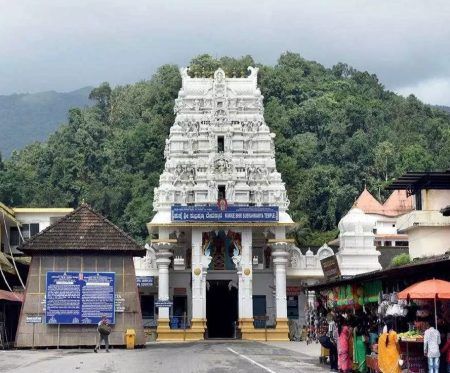 ಕುಕ್ಕೆ ಸುಬ್ರಹ್ಮಣ್ಯ ಗರ್ಭ ಗುಡಿಯ ಪೋಟೊದೊಂದಿಗೆ ಅರ್ಚಕರ ಬಗ್ಗೆ ನಿಂದನಾತ್ಮಕ ಬರಹ: ದೂರು ದಾಖಲು