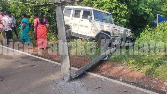 ಕಡಬ: ಚಾಲಕನ ನಿಯಂತ್ರಣ ತಪ್ಪಿ ವಿದ್ಯುತ್ ಕಂಬಕ್ಕೆ ಢಿಕ್ಕಿ ಹೊಡೆದ ಬೊಲೆರೋ