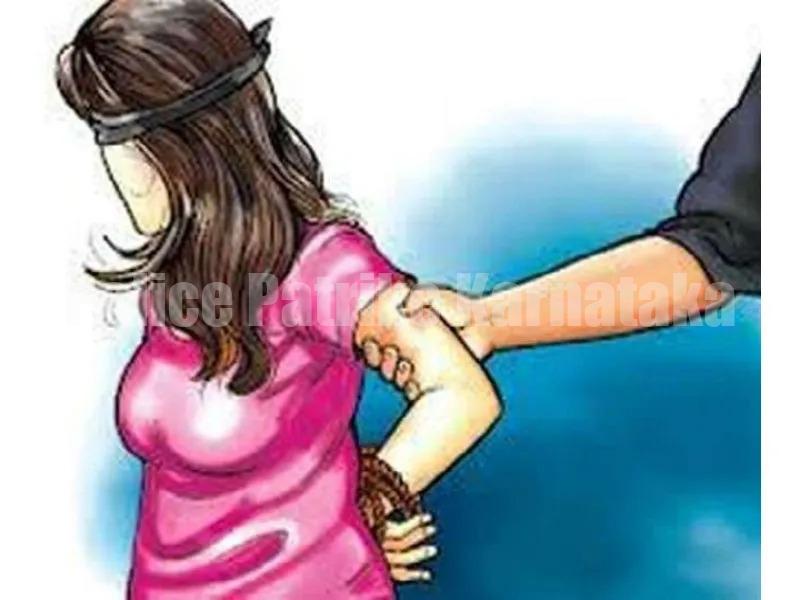 ಶಾಲಾ ಶಿಕ್ಷಕಿಯನ್ನು ಸಿನಿಮೀಯ ರೀತಿಯಲ್ಲಿ ‘ಅಪಹರಣ’..!