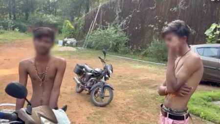 ಅಯ್ಯಪ್ಪ ಸ್ವಾಮಿ ವೇಷ ಹಾಕಿಕೊಂಡು ಹಣ ವಸೂಲಿ- ಕಳ್ಳರನ್ನು ಹಿಡಿದ ಗ್ರಾಮಸ್ಥರು..!