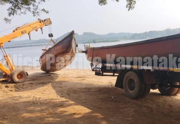 ಮಂಗಳೂರು : ಮರಳುಗಾರಿಕೆ ಅಡ್ಡೆಗೆ ದಾಳಿ- ಆರೋಪಿಗಳು ಪರಾರಿ, 4 ದೋಣಿ ವಶ