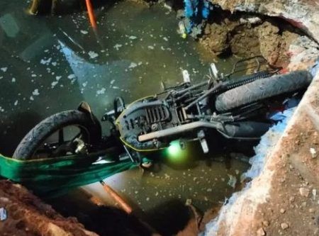 ಮಂಗಳೂರು: ಸ್ಮಾರ್ಟ್ ಸಿಟಿ ಗುಂಡಿಗೆ ಬಿದ್ದ ಬೈಕ್..! ಸವಾರನಿಗೆ ಗಾಯ