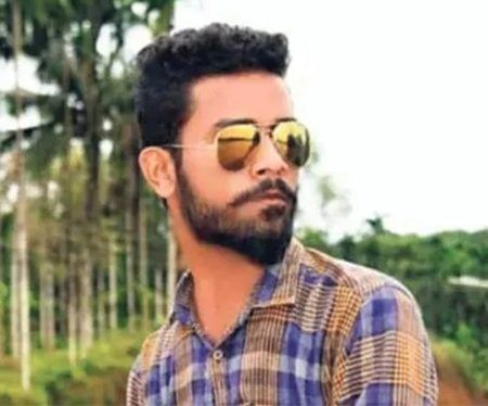 ಮೇಲ್ಛಾವಣಿಯಿಂದ ಆಯಾತಪ್ಪಿ ಬಿದ್ದು ಯುವಕ ಸಾವು..!