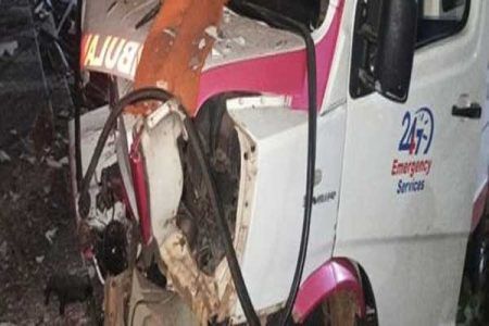 ಉಡುಪಿ: ಚಾಲಕನ ನಿಯಂತ್ರಣ ತಪ್ಪಿ ಮೆಡಿಕಲ್ ಶಾಪ್ ಗೆ ನುಗ್ಗಿದ ಆಂಬುಲೆನ್ಸ್