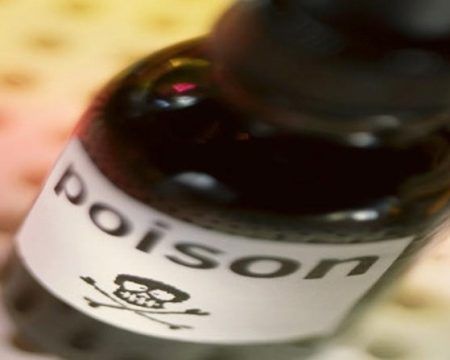 ಡಿಸಿ ಕಚೇರಿಯಲ್ಲೇ ವಿಷ ಸೇವಿಸಿ ಆತ್ಮಹತ್ಯೆಗೆ ಯತ್ನಿಸಿದ ವ್ಯಕ್ತಿ..!