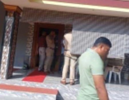 ಬಂಟ್ವಾಳ: ಬೆಳಂಬೆಳಿಗ್ಗೆ ತಾಯಿ ಮಗಳಿಗೆ ಚಾಕು ತೋರಿಸಿ ಲಕ್ಷಾಂತರ ರೂ. ನಗನಗದು ದೋಚಿದ ಮುಸುಕುದಾರಿಗಳು..!