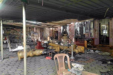 ಮಂಗಳೂರು: ಮನೆಯ ಚಪ್ಪರದಲ್ಲಿದ್ದ ಡೆಕೋರೆಷನ್ ವಸ್ತುಗಳಿಗೆ ಬೆಂಕಿ- ಲಕ್ಷಾಂತರ ರೂ. ನಷ್ಟ