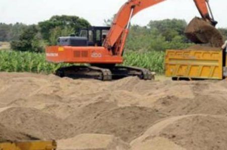 ಬಂಟ್ವಾಳ: ಅಕ್ರಮ ಮರಳು ಸಾಗಾಟ – 8 ಮಂದಿ ವಶಕ್ಕೆ, 2 ಟಿಪ್ಪರ್, ಮರಳು ಜಪ್ತಿ