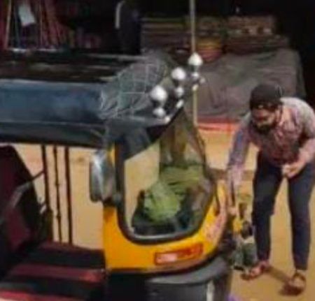 ಬಂಟ್ವಾಳ : ಟ್ರಾಫಿಕ್ ರೂಲ್ಸ್ ಬ್ರೇಕ್, ದಂಡ – ಎಸ್.ಐ ಸರ್ಕಾರಿ ವಾಹನ, ರಿಕ್ಷಾಕ್ಕೆ ಪೆಟ್ರೋಲ್ ಸುರಿದು ಬೆಂಕಿ ಹಚ್ಚಲು ಯತ್ನಿಸಿದ ಆಟೋ ಚಾಲಕ..!!