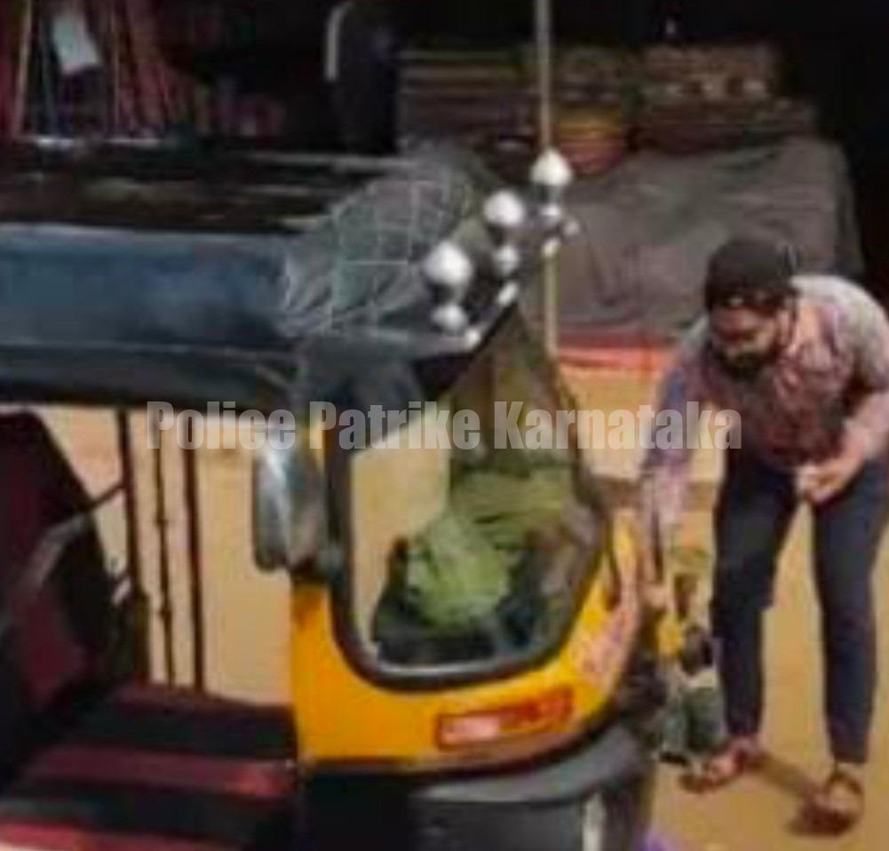 ಬಂಟ್ವಾಳ : ಟ್ರಾಫಿಕ್ ರೂಲ್ಸ್ ಬ್ರೇಕ್, ದಂಡ – ಎಸ್.ಐ ಸರ್ಕಾರಿ ವಾಹನ, ರಿಕ್ಷಾಕ್ಕೆ ಪೆಟ್ರೋಲ್ ಸುರಿದು ಬೆಂಕಿ ಹಚ್ಚಲು ಯತ್ನಿಸಿದ ಆಟೋ ಚಾಲಕ..!!