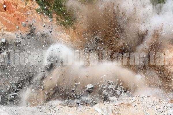 ಕಡಬ : ಅಕ್ರಮ ಸ್ಪೋಟಕ ಬಳಸಿ ಕಲ್ಲು ಸ್ಪೋಟ :ಮನೆಗೆ ಹಾನಿ-ದೂರು ದಾಖಲು