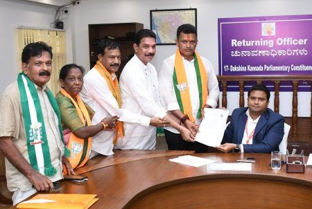 ಮಂಗಳೂರು: ನಾಮಪತ್ರ ಸಲ್ಲಿಸಿದ ಬಿಜೆಪಿ ಅಭ್ಯರ್ಥಿ ಕ್ಯಾ. ಬ್ರಿಜೇಶ್ ಚೌಟ