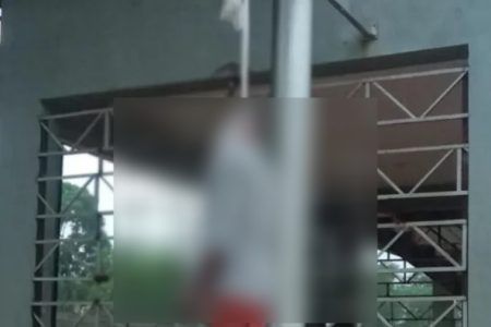 ಕಾರ್ಕಳ : ಕಂಬಳ ಕ್ರೀಡಾಂಗಣದಲ್ಲಿ ಕೇರಳ ಮೂಲದ ವ್ಯಕ್ತಿ ಆತ್ಮಹತ್ಯೆ